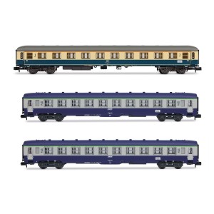 3 voiture voyageur « D242 Paris – Berlin – Warszawa », Am DB bleu/beige, DEV A0 B10 SNCF, ép. IV - Arnold HN4437