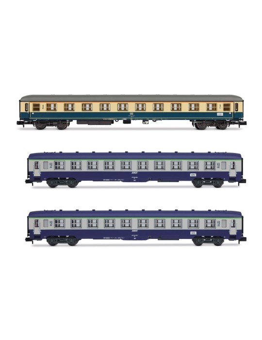 3 voiture voyageur « D242 Paris – Berlin – Warszawa », Am DB bleu/beige, DEV A0 B10 SNCF, ép. IV - Arnold HN4437