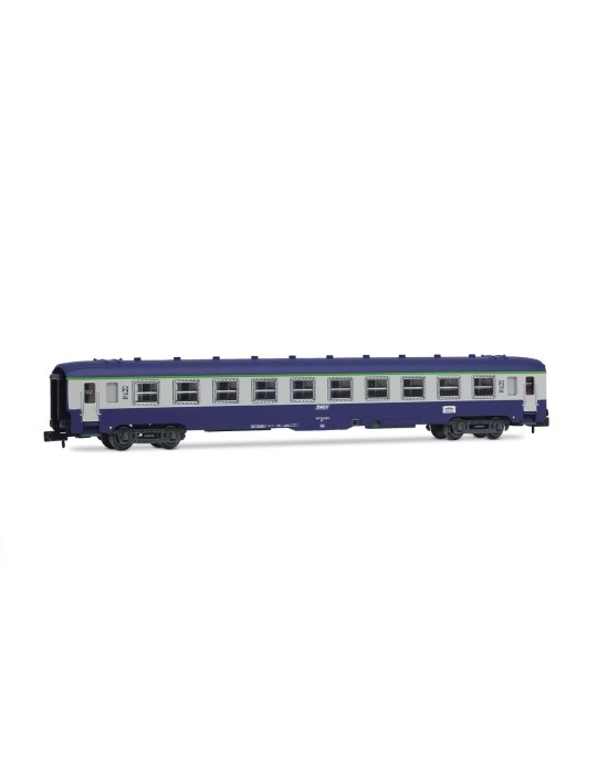 3 voiture voyageur « D242 Paris – Berlin – Warszawa », Am DB bleu/beige, DEV A0 B10 SNCF, ép. IV - Arnold HN4437