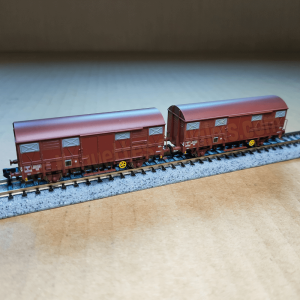 Wagons couverts SNCF type Kv « parois Permaplex », 2 essieux, époque III Arnold HN6570 – N 1/160