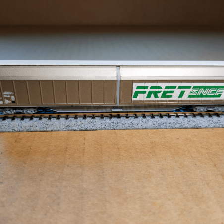 Wagon couvert SNCF Habbins à parois coulissantes « FRET », 4 essieux, époques IV–V Arnold HN6636 – N 1/160