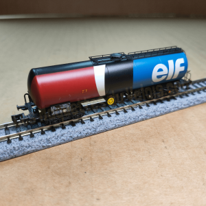Wagon citerne "Elf" - SNCF - EP IV - Arnold HN6633 - N 1/160