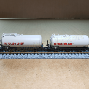 2 wagons-citernes à 3 essieux SNCF « Petroles de l'Ouest », livée grise, ép. IV arnold HN6677