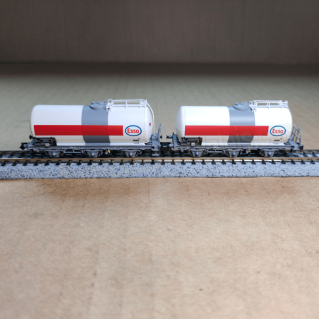 2 wagons-citernes à 3 essieux, SNCF « ESSO », ép. IV - Arnold HN6610- N 1/160