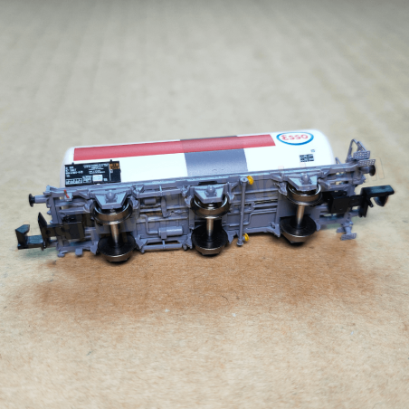 2 wagons-citernes à 3 essieux, SNCF « ESSO », ép. IV - Arnold HN6610- N 1/160