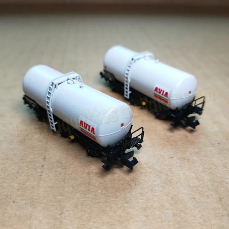 2 wagons-citernes à 3 essieux gris SNCF, AVIA, ép. IV, Arnold HN6676, 1/160