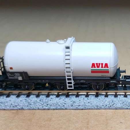 2 wagons-citernes à 3 essieux gris SNCF, AVIA, ép. IV, Arnold HN6676, 1/160