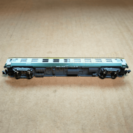 Voiture grandes lignes 1ʳᵉ classe « A9 » SNCF – N 1 :160 – Ép V – Minitrix 18464