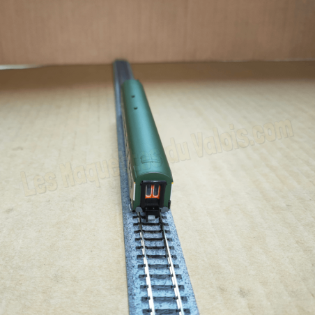 Voiture grandes lignes 1ʳᵉ classe « A9 » SNCF – N 1 :160 – Ép V – Minitrix 18464