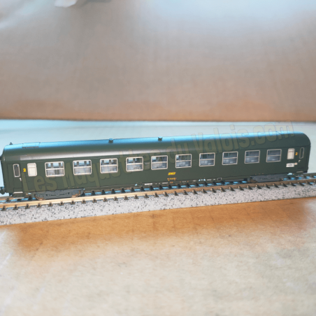 Voiture grandes lignes 2ᵉ classe « B10 » SNCF « Paris - Nice » – Minitrix 18428 – N 1:160 – Époque IV
