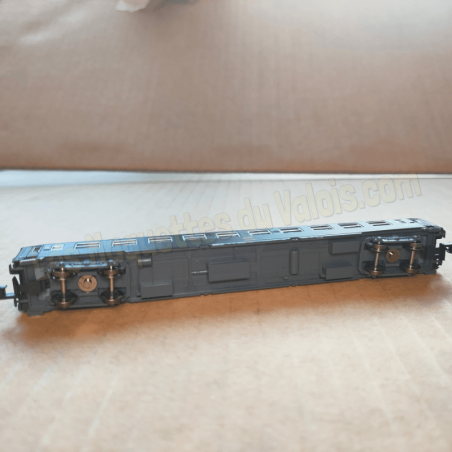 Voiture grandes lignes 2ᵉ classe « B10 » SNCF « Paris - Nice » – Minitrix 18428 – N 1:160 – Époque IV