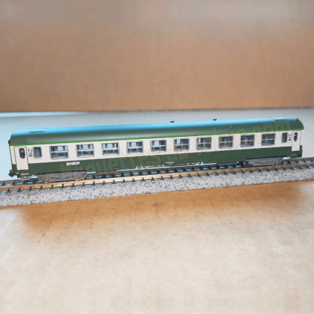 Voiture UIC mixte 2ᵉ classe/fourgon B7D SNCF – N 1:160 – Époque IV/V – Minitrix 18463