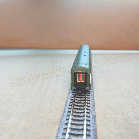 Voiture grandes lignes 2ᵉ classe « B10 » SNCF – N 1:160 – Ép V – Minitrix 18466