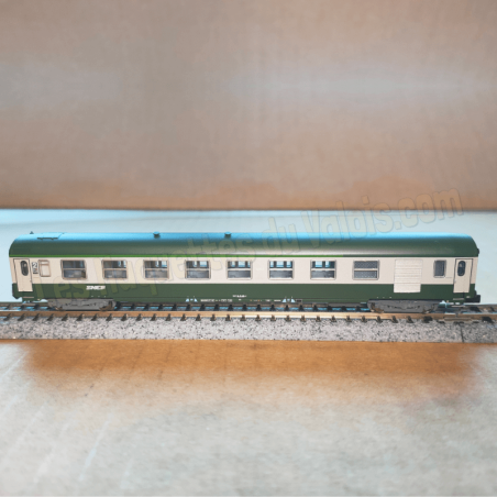 Voiture grandes lignes 2ᵉ classe « B10 » SNCF – N 1:160 – Ép V – Minitrix 18466
