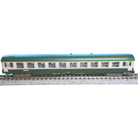 Voiture UIC mixte 2e classe/fourgon B7D, SNCF, époque IV/V, Minitrix 18463, échelle N 1/160